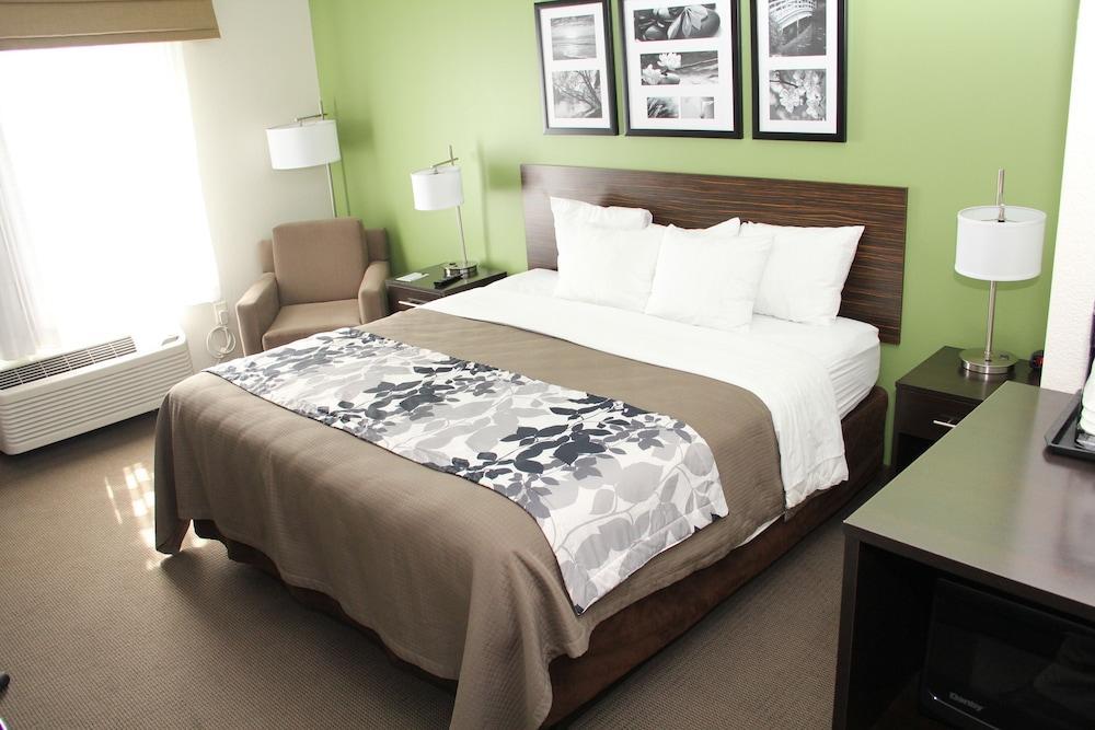 Sleep Inn & Suites Haysville Bagian luar foto