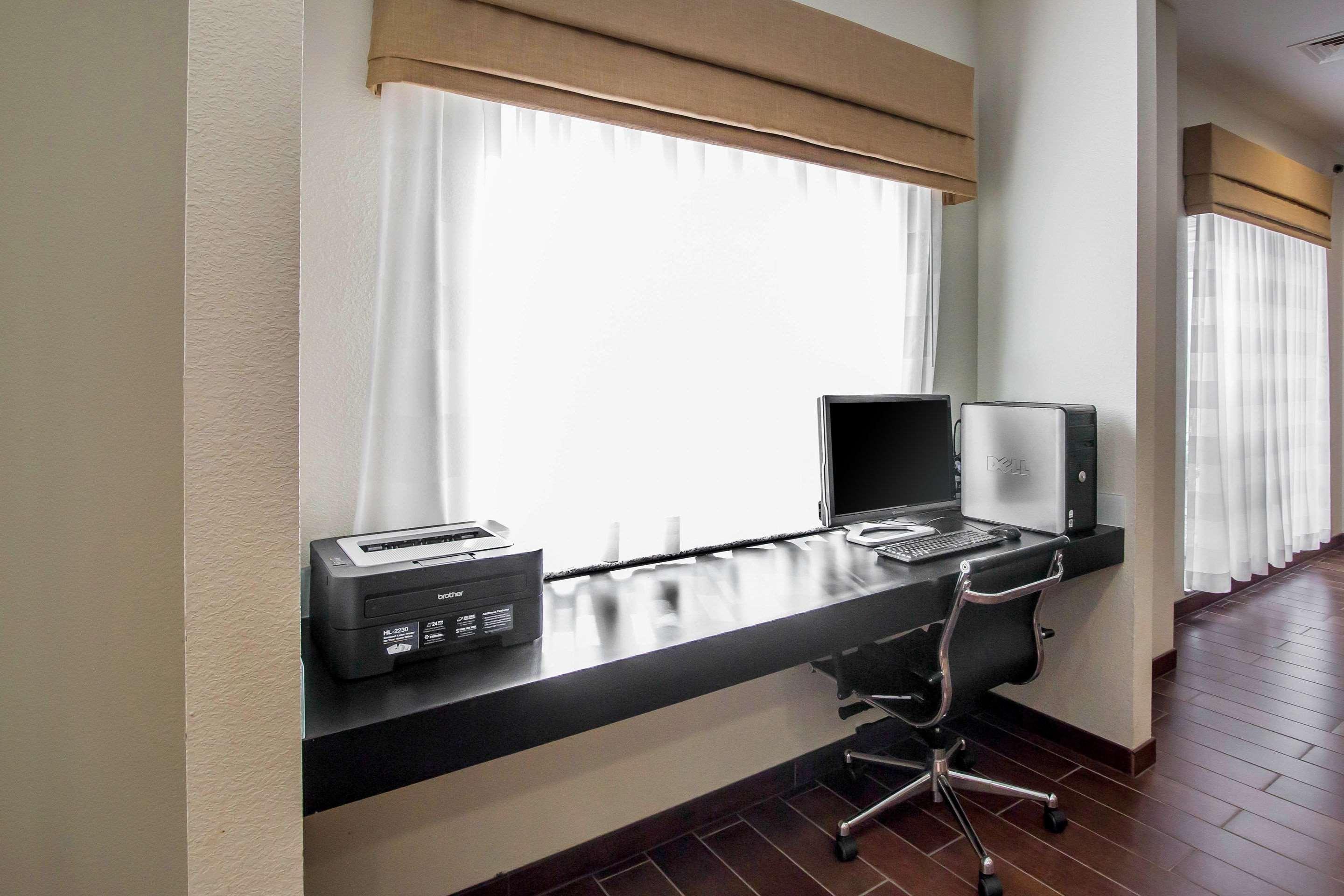 Sleep Inn & Suites Haysville Bagian luar foto
