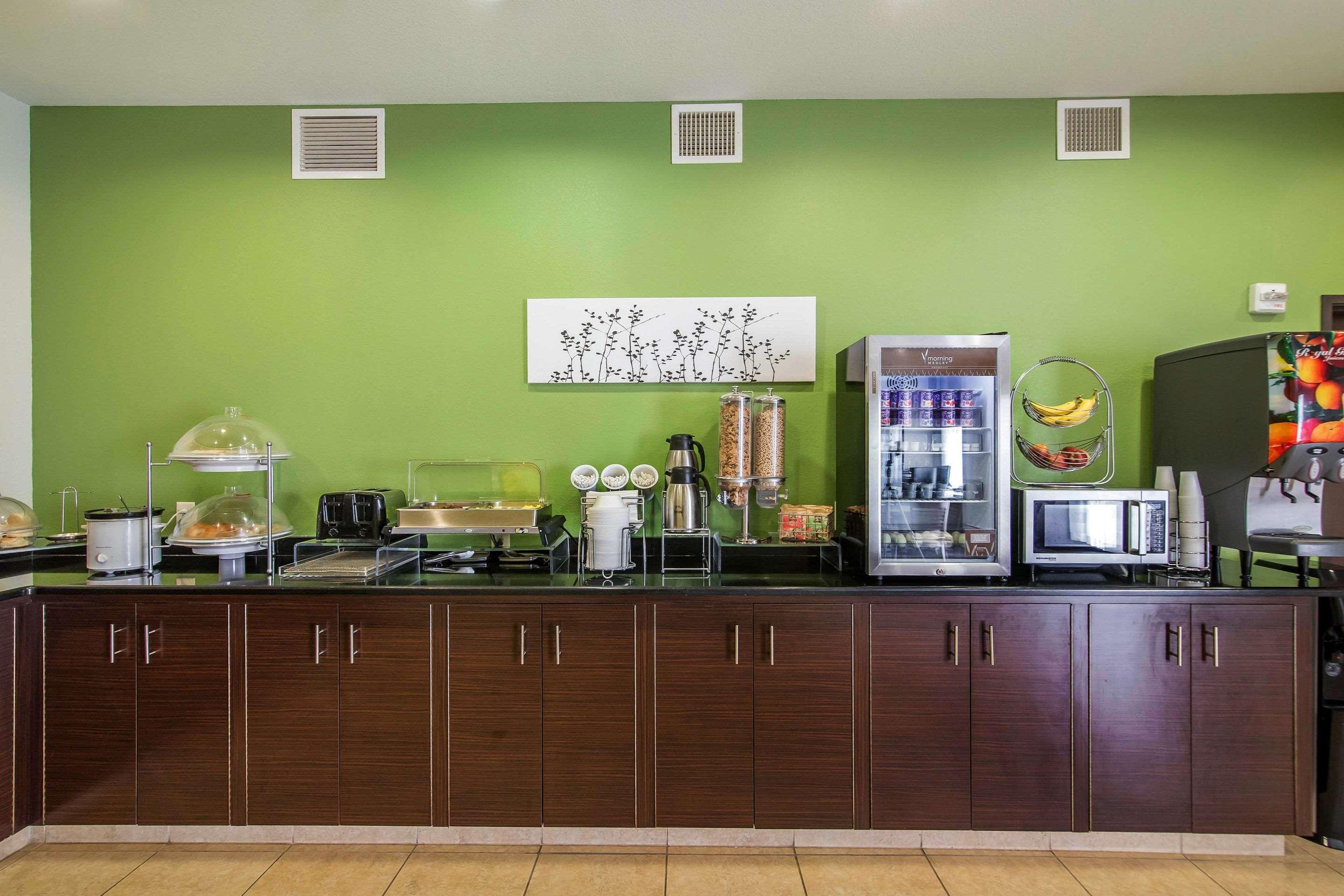 Sleep Inn & Suites Haysville Bagian luar foto