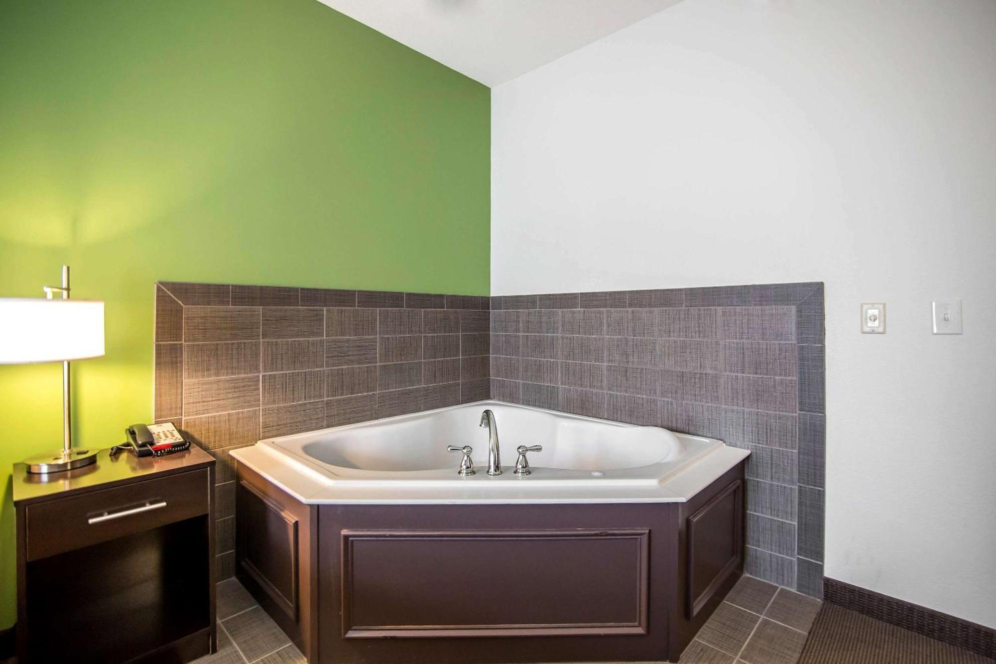 Sleep Inn & Suites Haysville Bagian luar foto